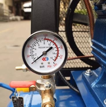 Industrial 8Bar Reciprocating Piston Compressor with 2800rpm Speed and 2.2/3.0Kw/Hp Power